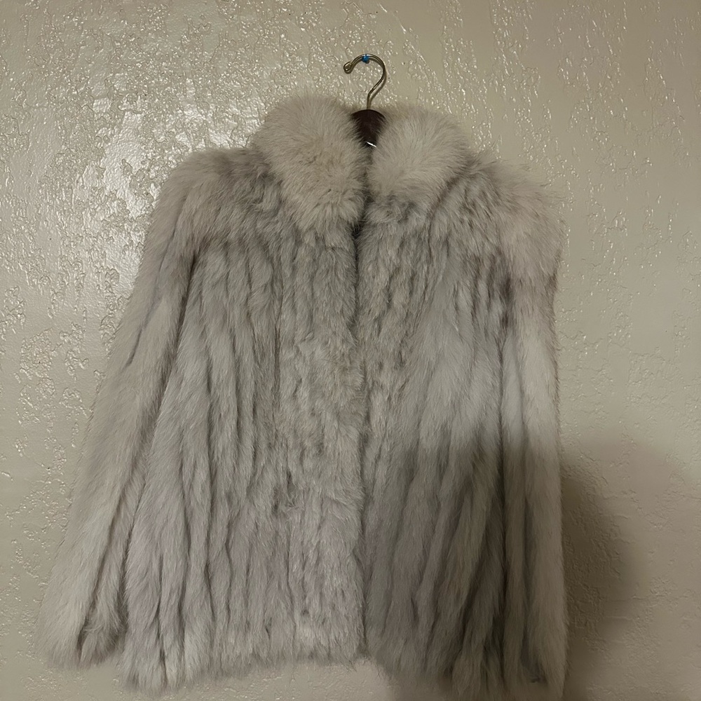 This BEAUTY?! Plush Genuine Fur Coat- White Greyish Tint, well cared for 🔥